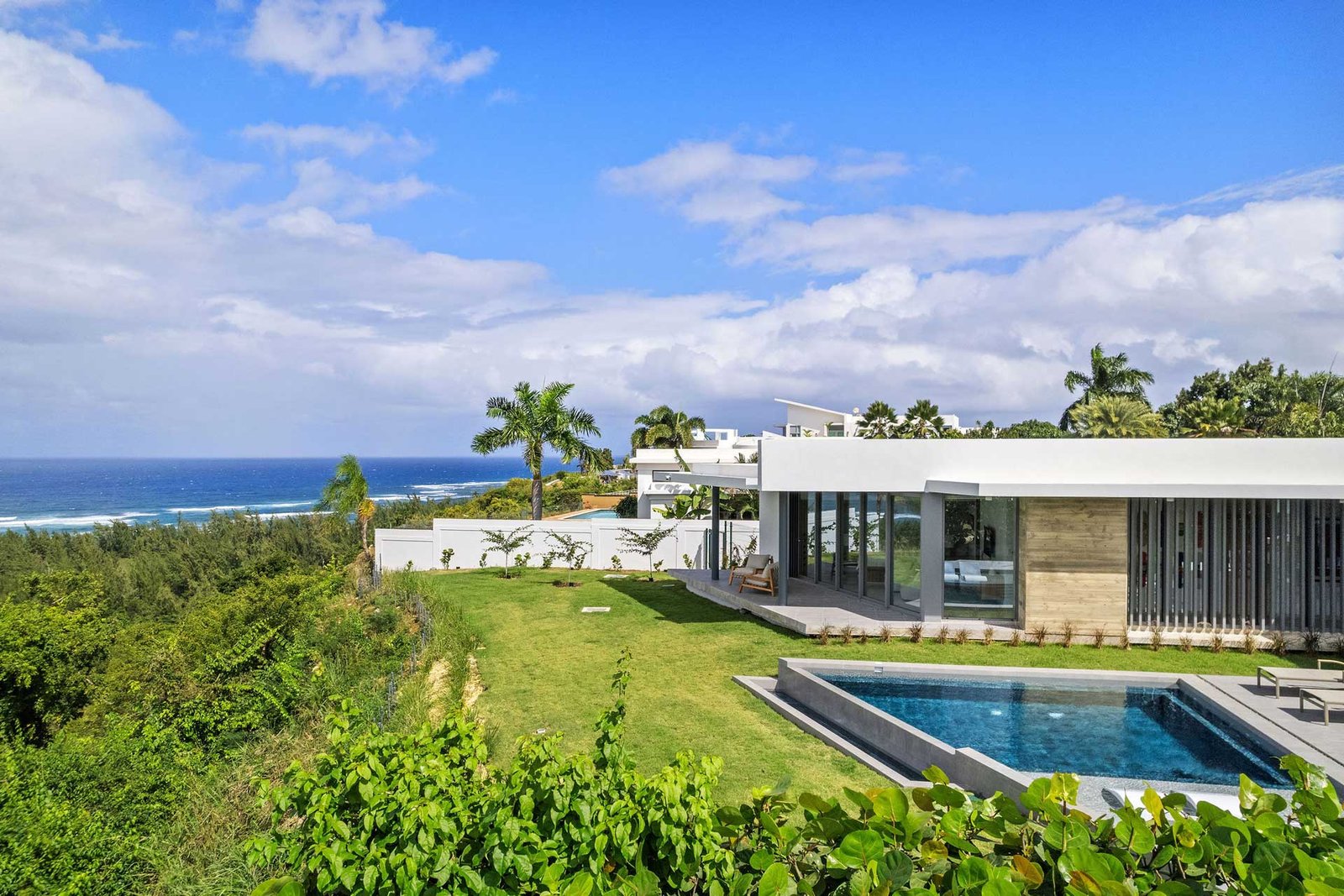 Paisaje residencial y costero de Puerto Rico